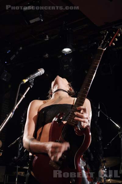 MADEMOISELLE K - 2006-09-28 - PARIS - La Maroquinerie - 